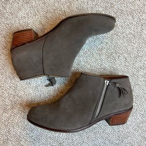 Vionic booties - Gray